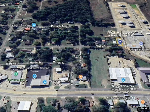 1325 Taylor St, Mount Pleasant, TX 75455