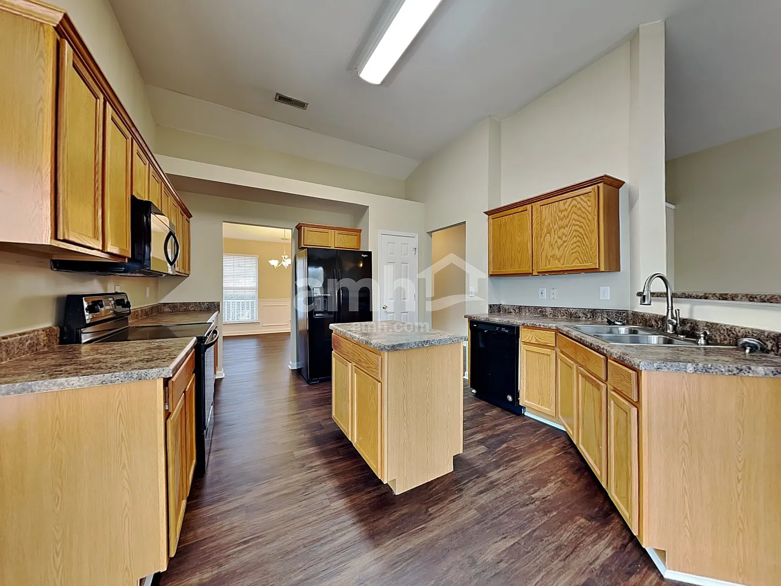 3 bed, 2.0 bath, 1848 sqft, $2,225 — Photo 3