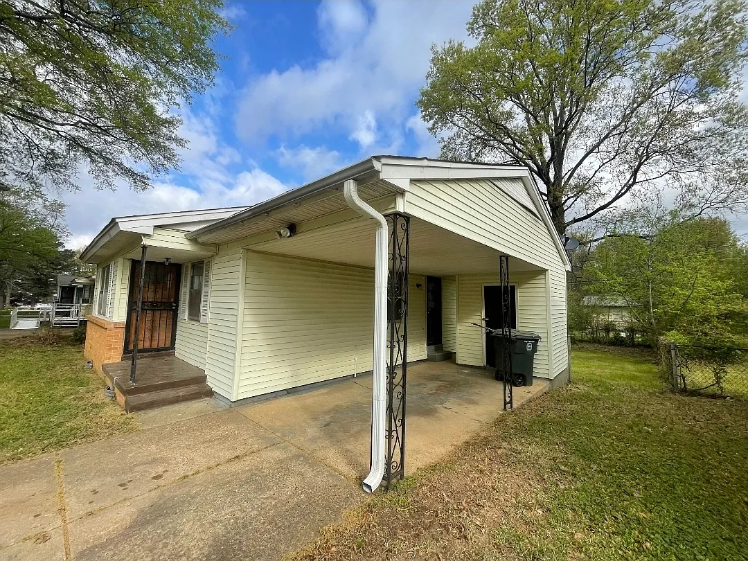 3 bed, 965 sqft, $1,350 — Photo 2