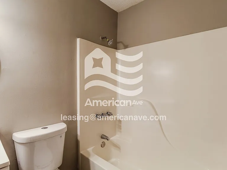 1168748_009_wm_-_main_bathroom_13547129.jpg