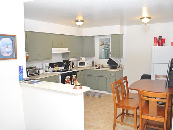 Large Kitchen with Bar