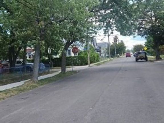 Exterior Neighborhood (street photo)