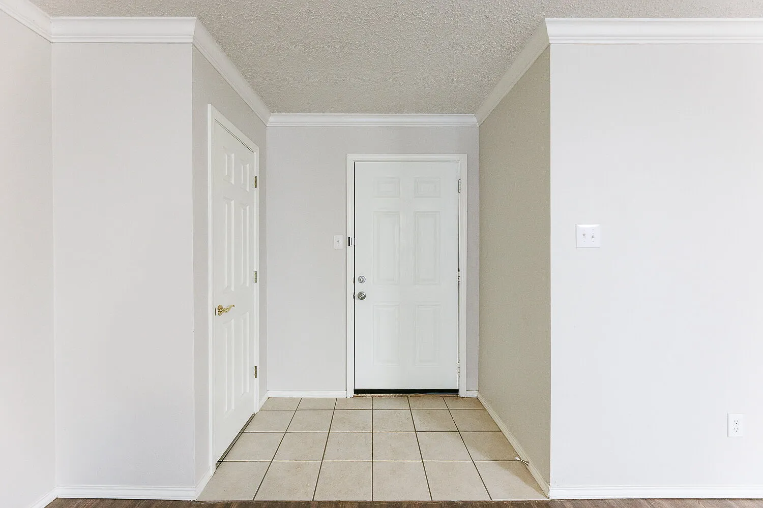 4 bed, 2.5 bath, 1500 sqft, $1,400 — Photo 3