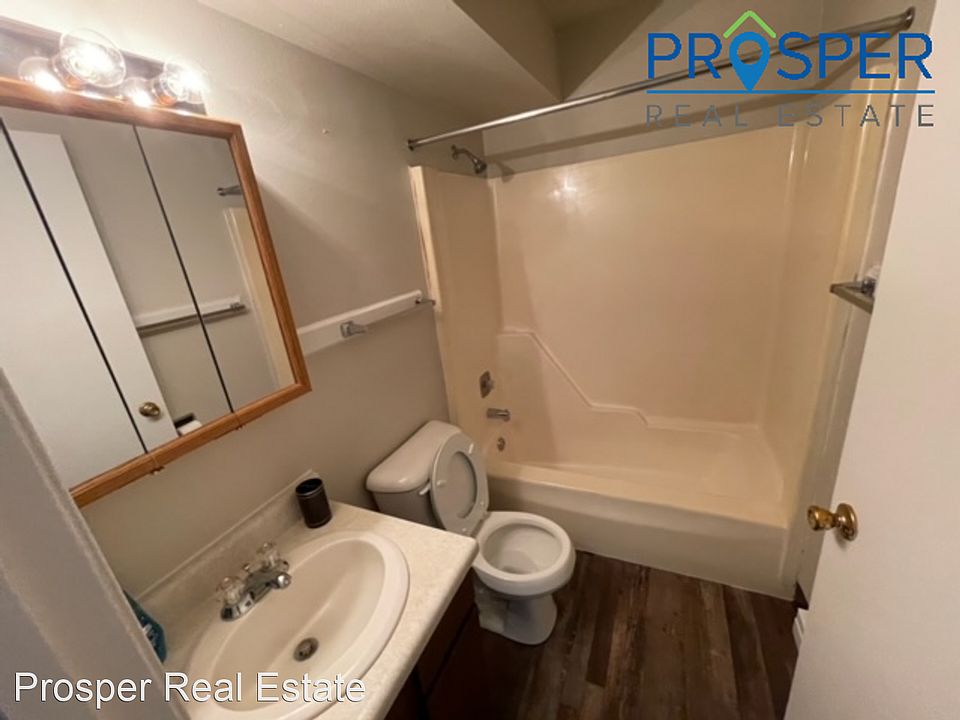 FI1028 1028 1st Ave Chippewa Falls, WI Zillow Apartments for Rent