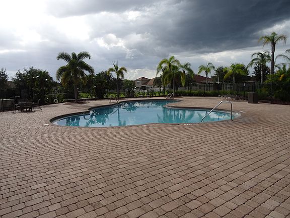 3rd image of 431 York Dale Dr