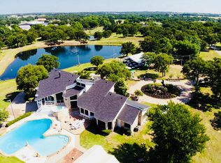 10827 Saint John Rd, Pilot Point, TX 76258