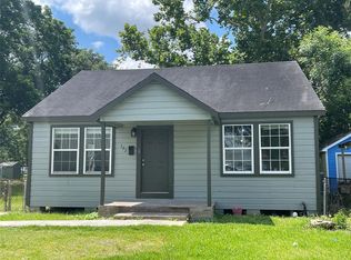 322 E Coombs St, Alvin, TX 77511