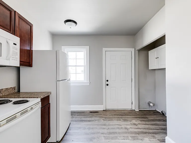 3621 Benton Ave — Photo 8