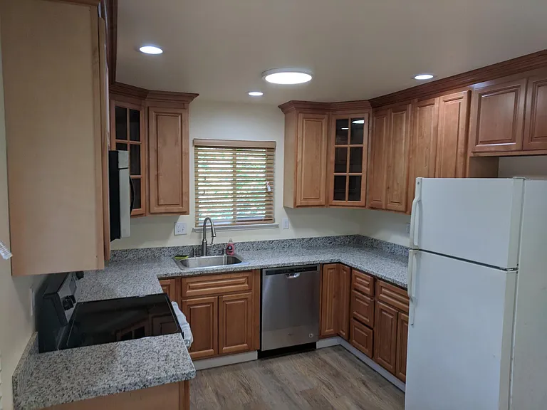 1925 Hackett Ave #1 — Photo 5