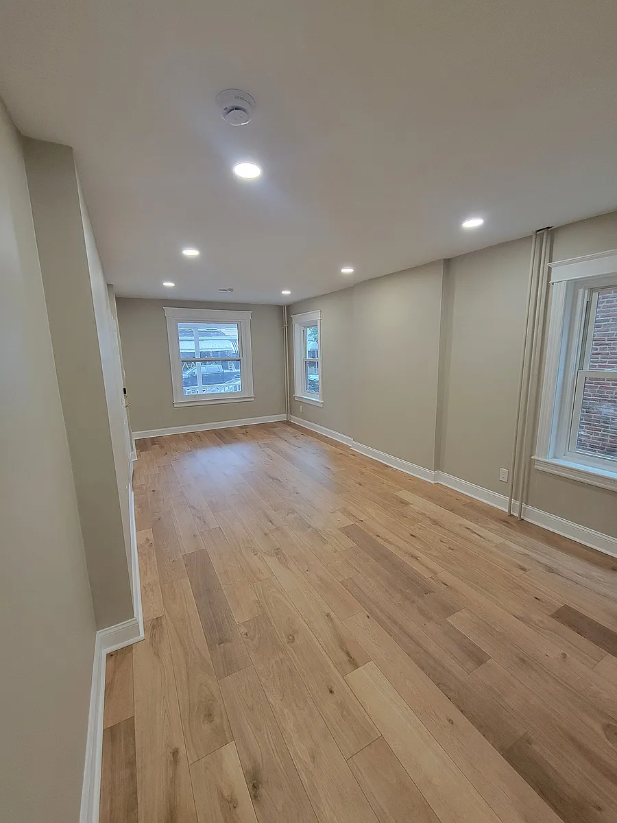 Building Photo - 1048 Queen St #1