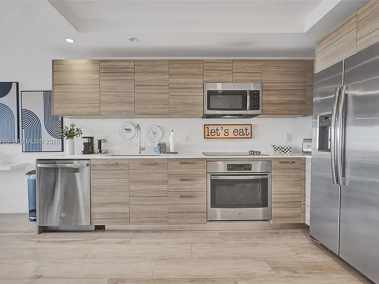 121 NE 34th St #910 — Photo 18