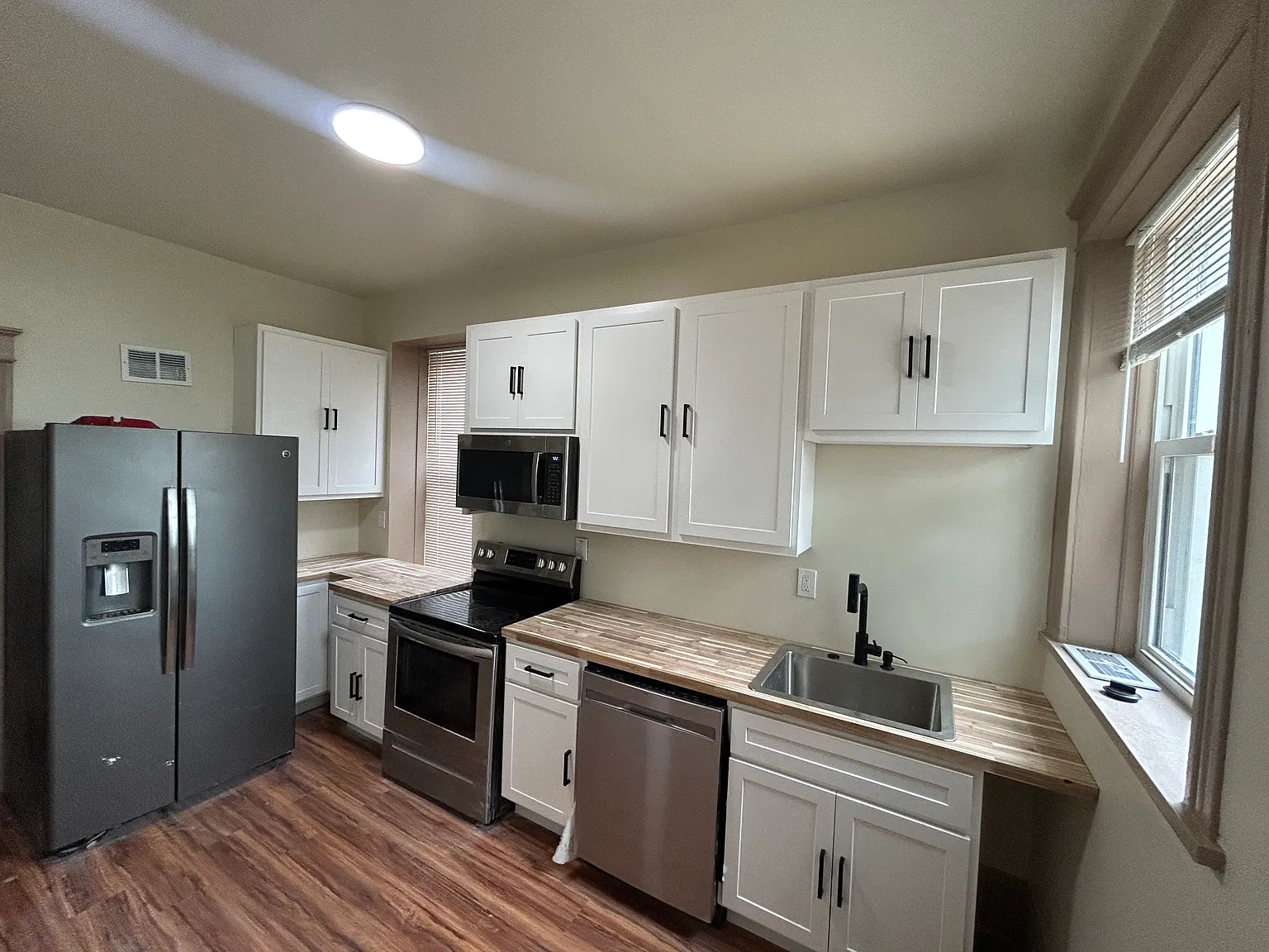 2 bed, 1100 sqft, $1,950 — Photo 1