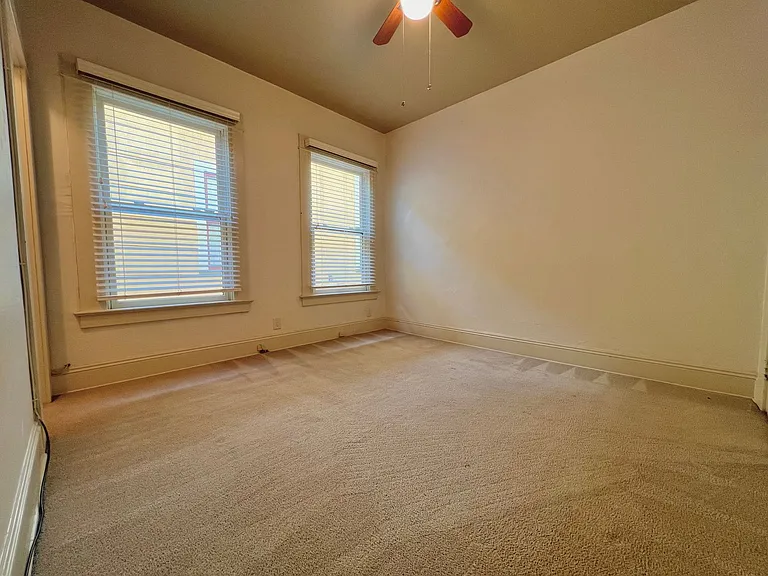Stunning Vintage 2 Bed 1 Bath in NW 23rd! — Photo 15