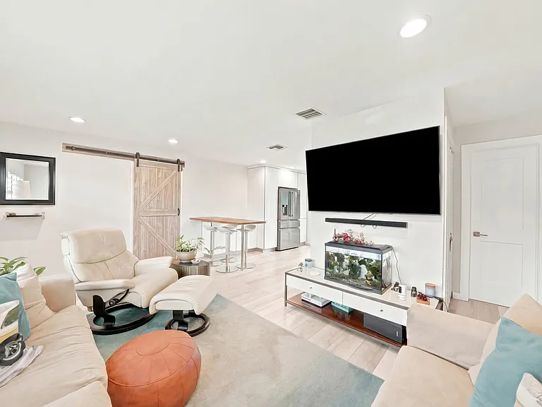 3140 NE 12th Ave — Photo 5