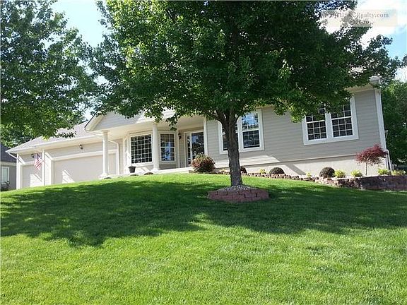 3 CAR GARAGE WITH COVERED PORCH