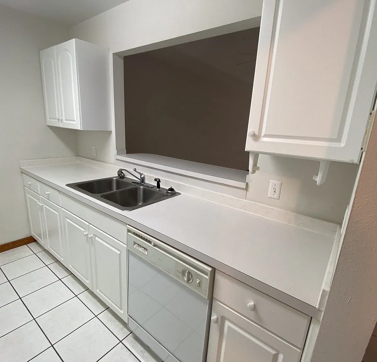 852 Radford Court — Photo 2