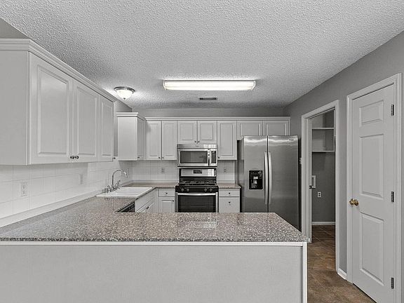 5th image of 12926 Glen Dr