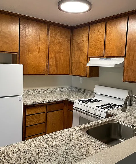 North Dutton Place Apartments — Photo 29