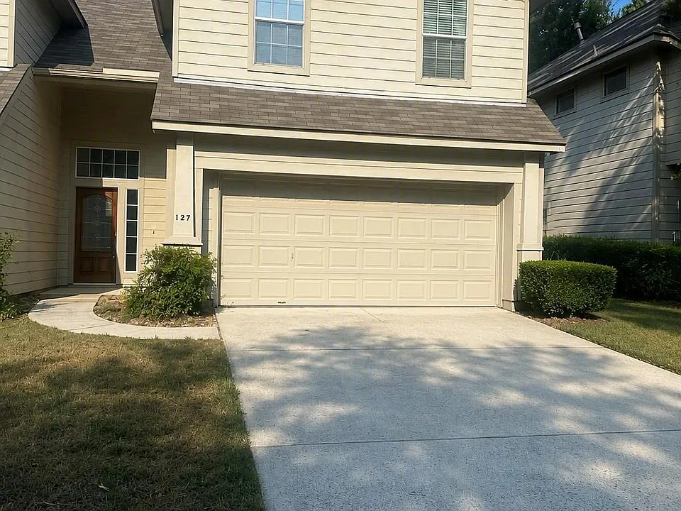 127 W Burberry Cir