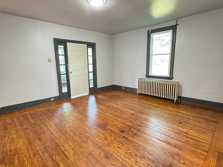 215 E High St — Photo 17