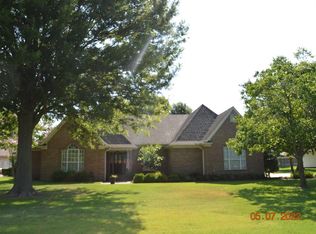 303 E Lake Dr, Marion, AR 72364