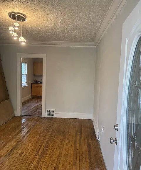 3022 E 128th St #1 — Photo 3