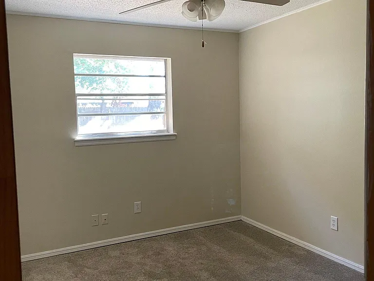 640 Redstone Ave — Photo 21