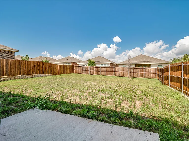 731 Yorkshire Dr — Photo 34