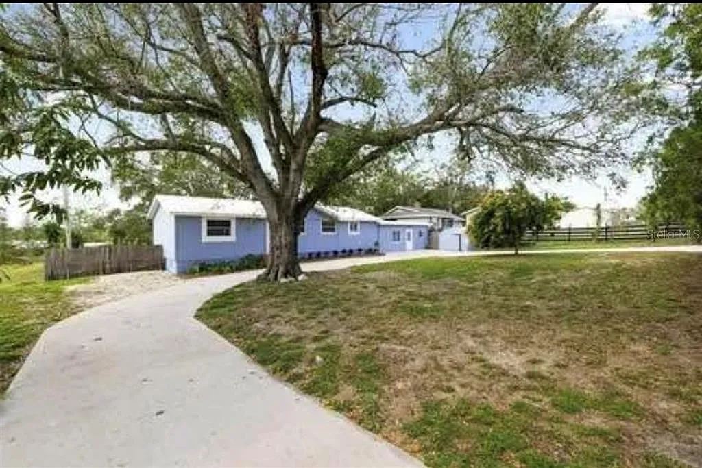 3 bed, 1.0 bath, 1350 sqft, $1,650 — Photo 2