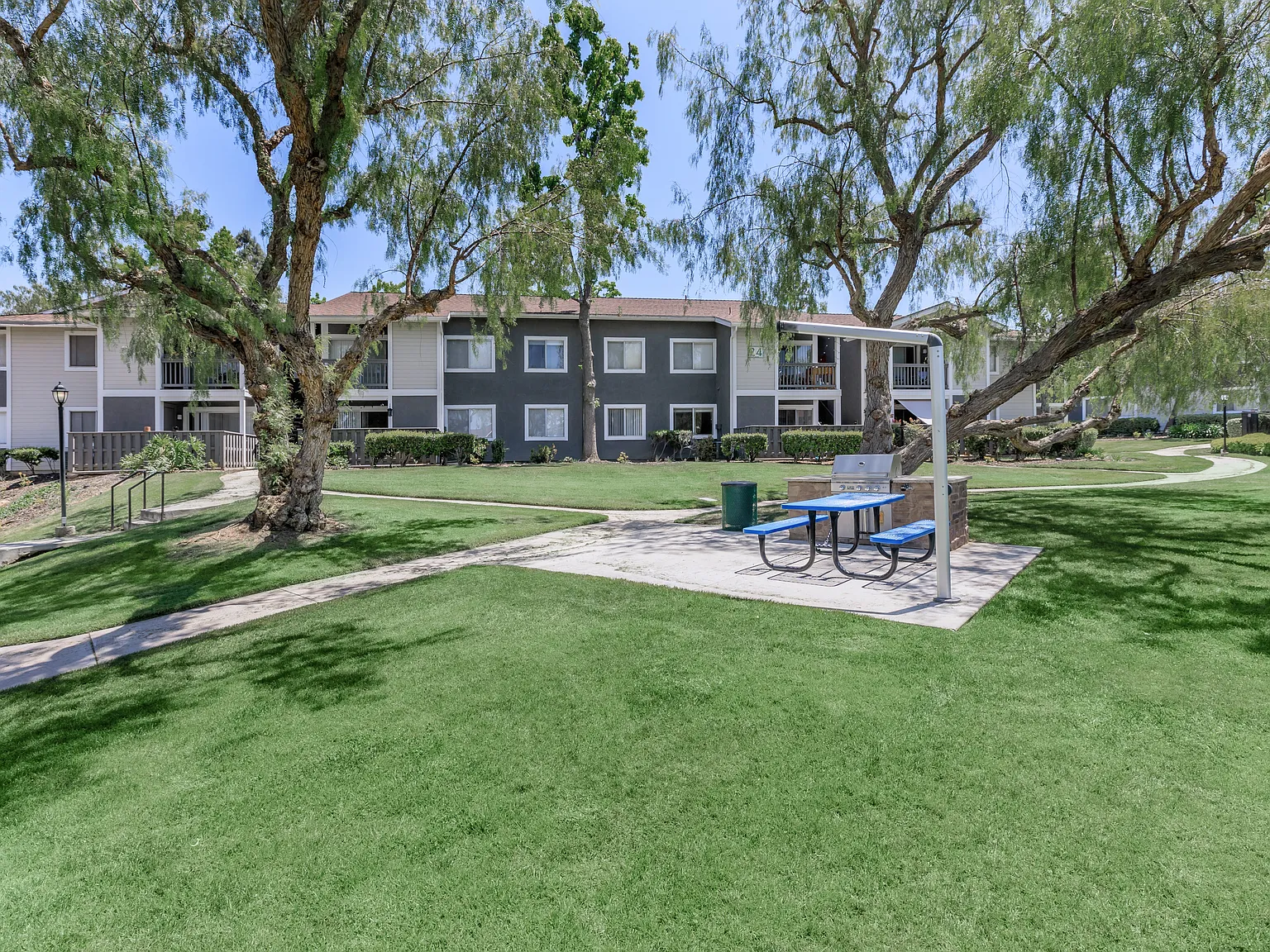 Redlands Lawn and Tennis Club Apartments — Photo 2