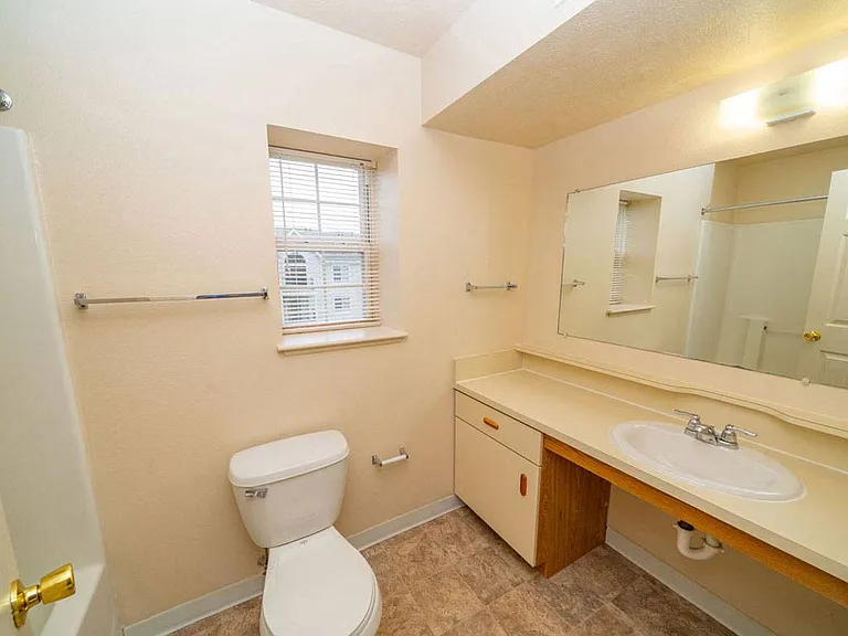 Pine Knoll Apartments — Photo 19