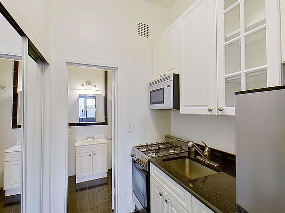 5th image of 306 E 89th St APT 1A