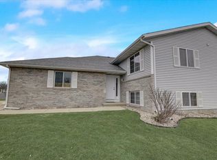 715 Constitution Ln, Deforest, WI 53532