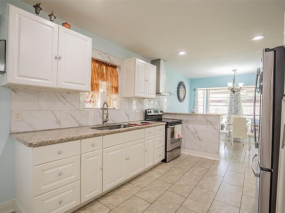4th image of 5611 Long Creek Ln