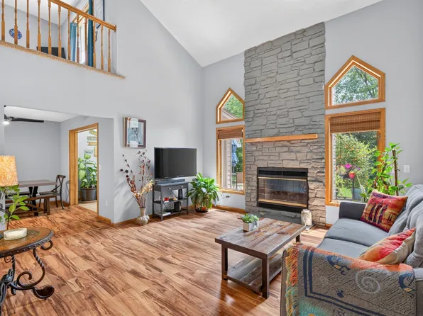 13125 Gemstone Ct, Apple Valley, MN 55124