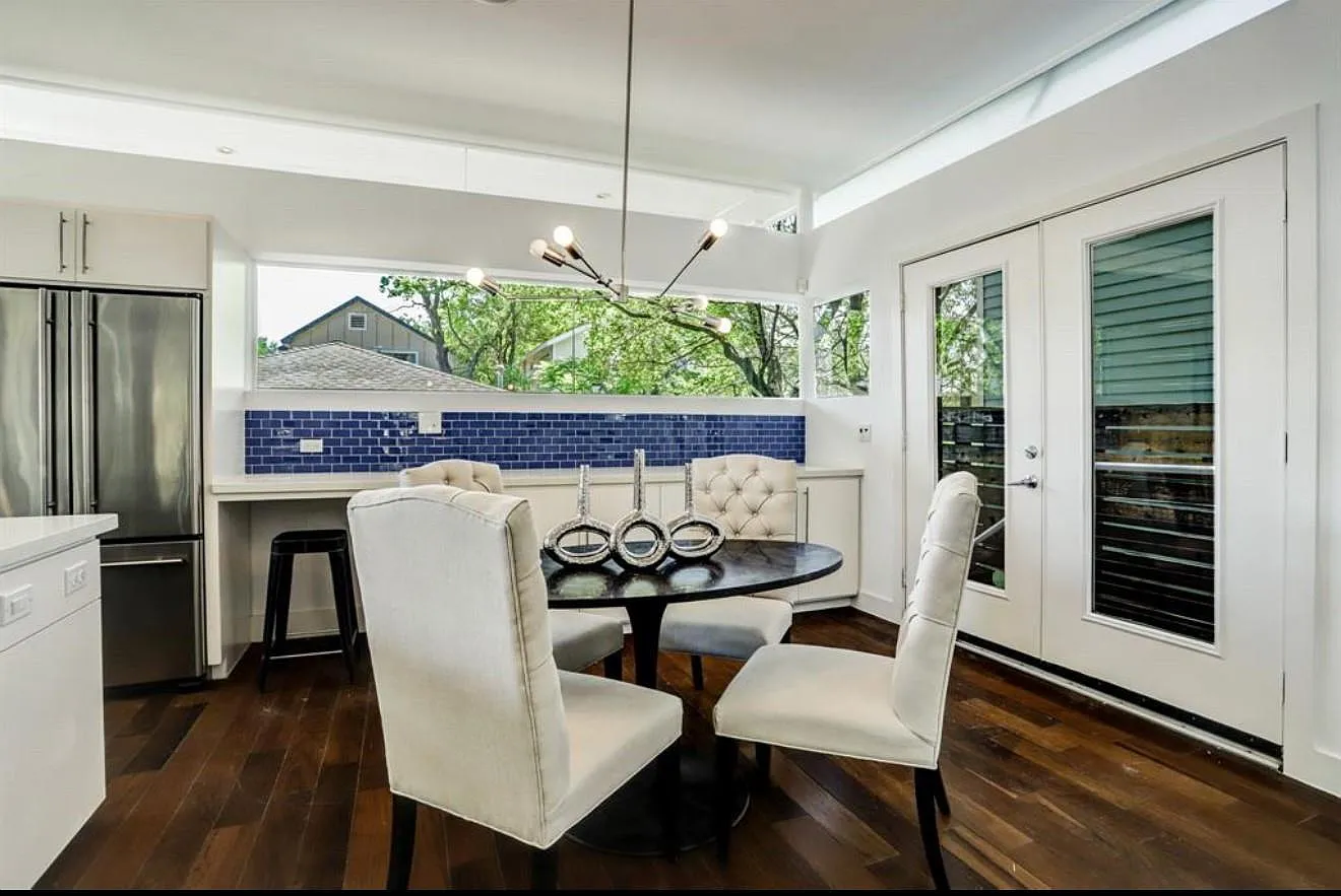 2 bed, 2.5 bath, 1976 sqft, $3,985 — Photo 4