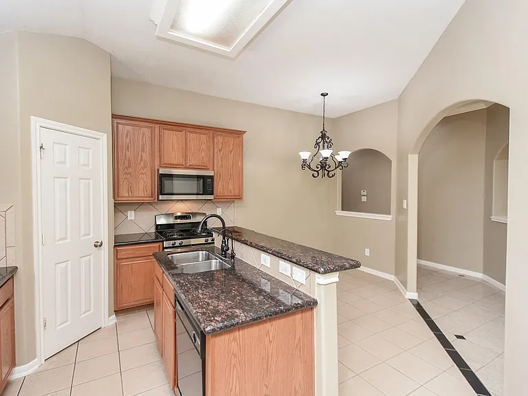 15975 Cottage Ivy Cir — Photo 17