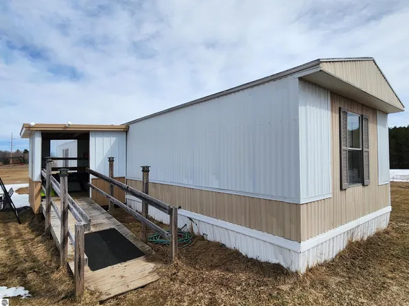 4913 Puffer Rd SW, South Boardman, MI 49680