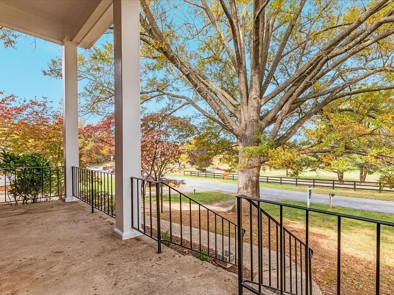 417 Old Waterford Rd NW — Photo 3