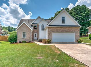 3801 Brackenwood Ct, Johnson City, TN 37601