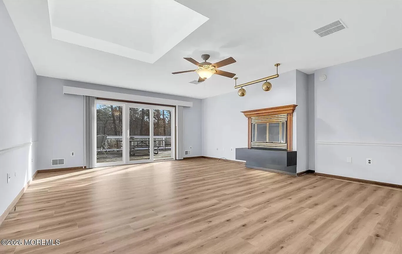 3 bed, 2.5 bath, 1922 sqft, $3,600 — Photo 3