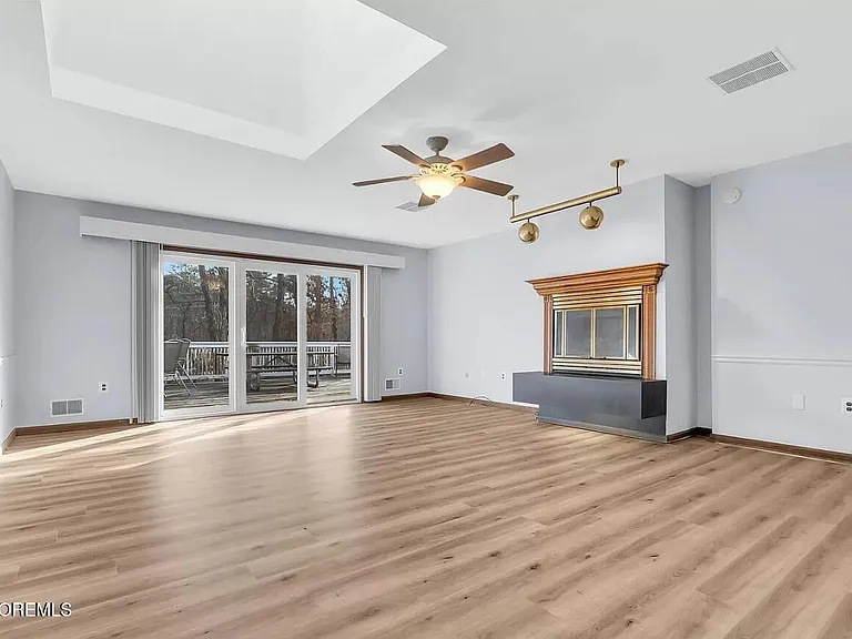 1097 S Lakewood Farmingdale Rd — Photo 3