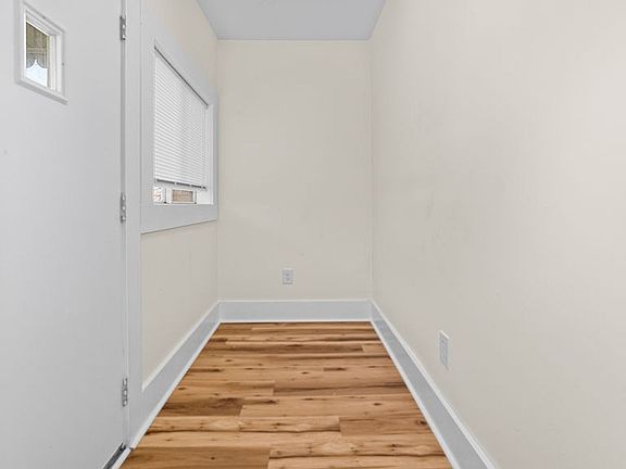 4th image of 119 E 20th Ave