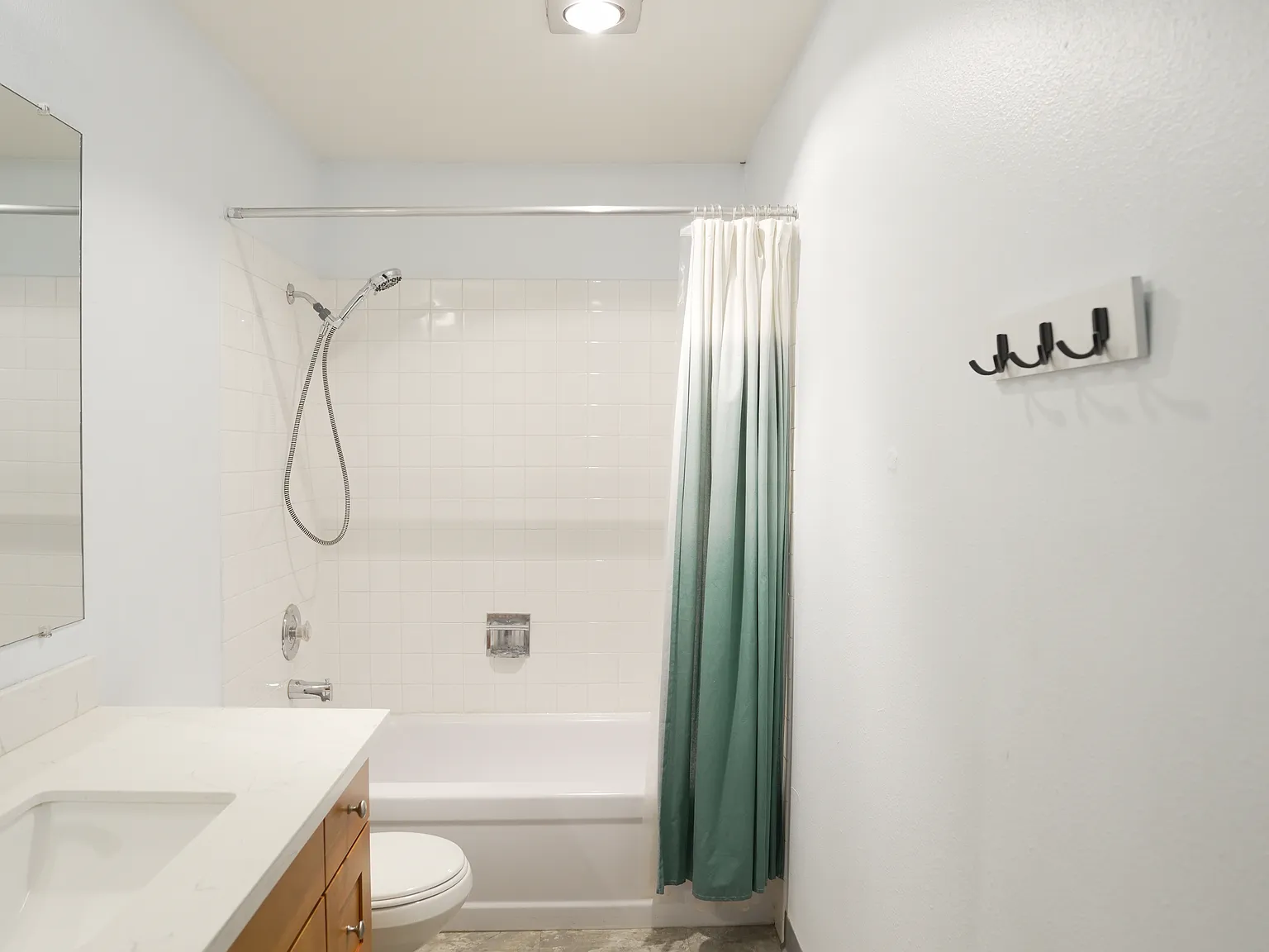 3 bed, 1177 sqft, $3,148 — Photo 3