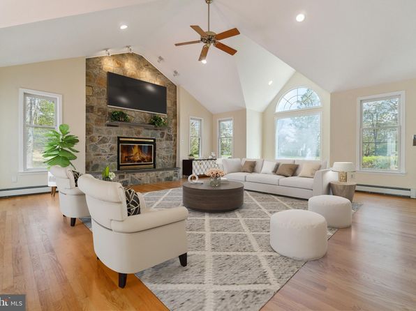 13200 Foxden Dr, Rockville, MD 20850