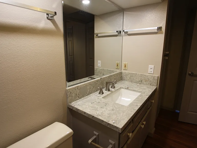2001 Lakeridge Cir #203 — Photo 7