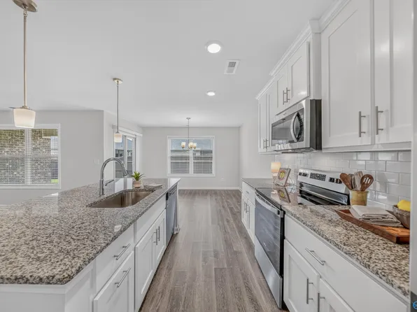102 Waltrip Dr, Owens X Rds, AL 35763
