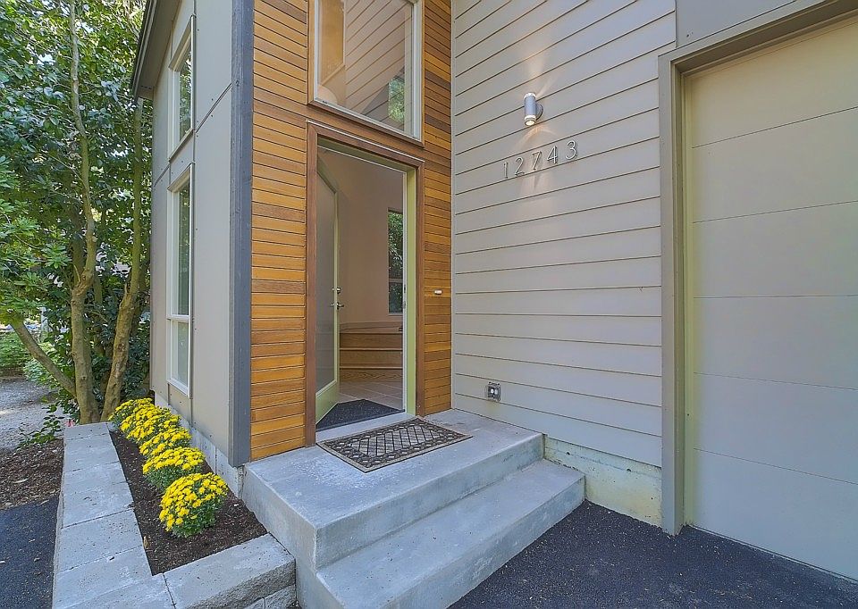 1st image of 12743 10th Ave NE