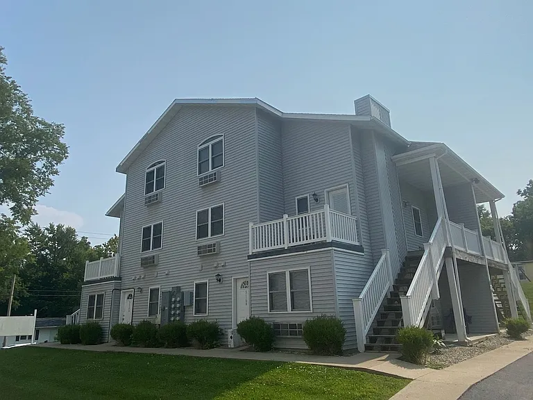 318 E Davis St #B — Photo 2