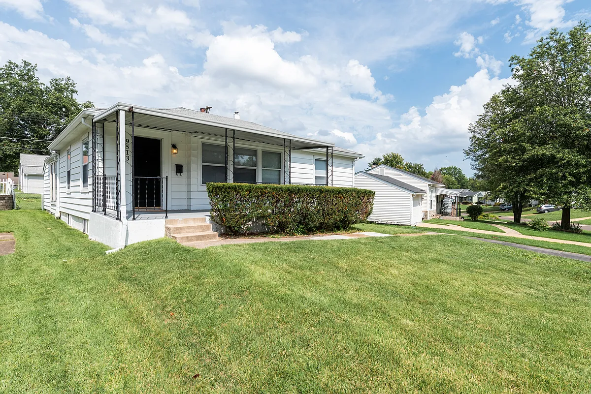 Building Photo - 9513 Cloverhurst Dr